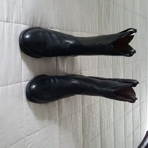 Ariat size 10 black cowboy boots.